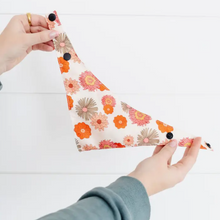 Load image into Gallery viewer, Cute Dog Bandana In A Floral Print